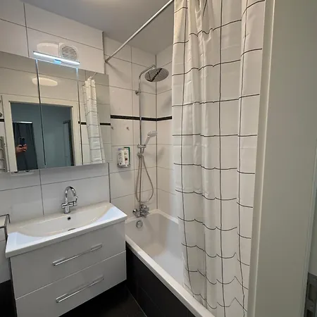 Modern, Fully Furnished 3-room Διαμέρισμα