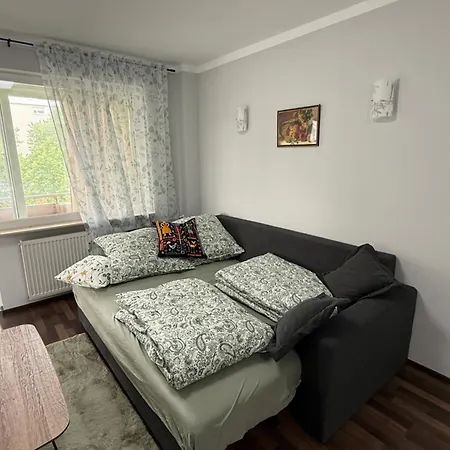 Modern, Fully Furnished 3-room *