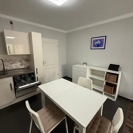 Modern, Fully Furnished 3-room Διαμέρισμα