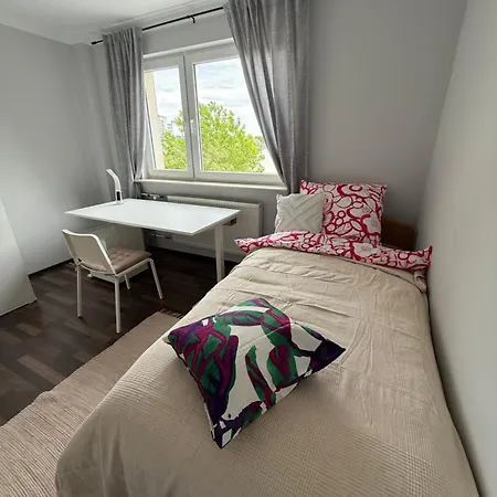 Modern, Fully Furnished 3-room